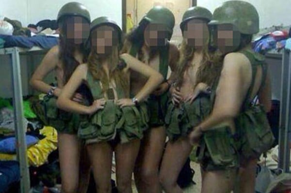 Isra L Des Femmes Soldats Ont Pos Quasiment Nues Sur Facebook