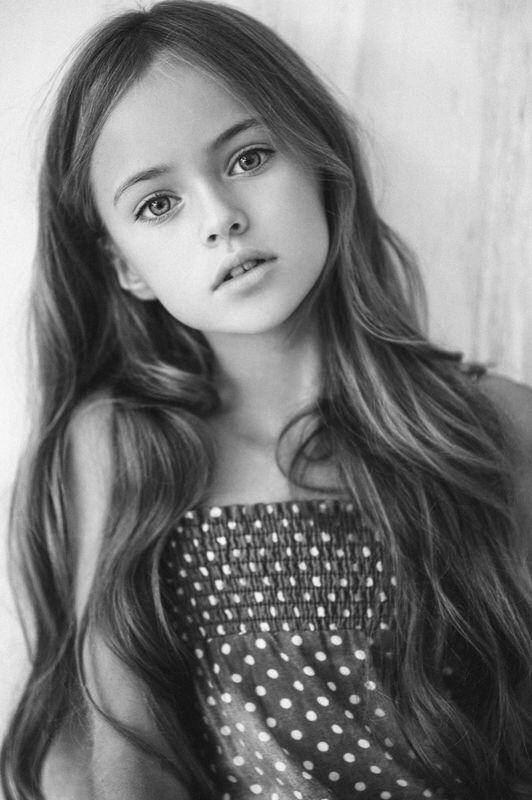 Ans Cette Petite Fille Est Consid R E Comme La Plus Belle Enfant