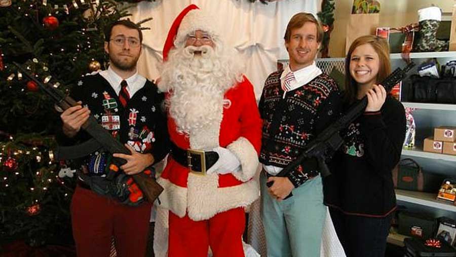 Ces photos de Noël en famille où tout le monde pose fièrement avec une