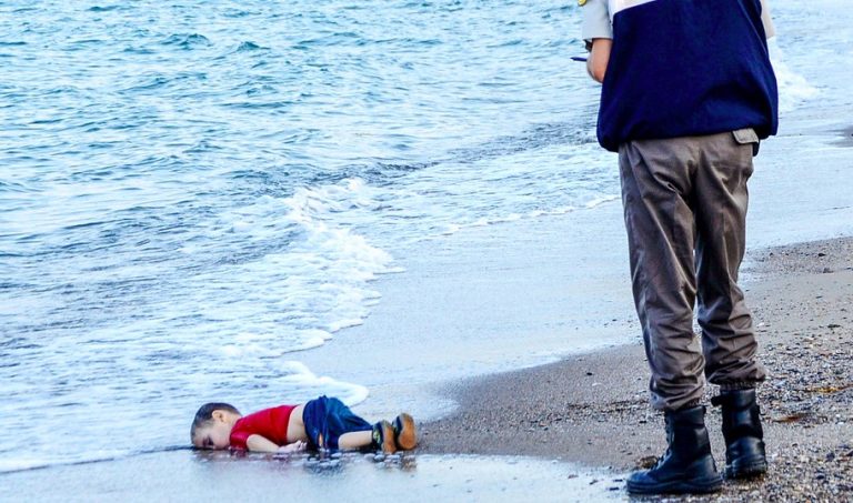 Le père d Aylan Kurdi évoque le drame de la noyade de son fils un récit insoutenable