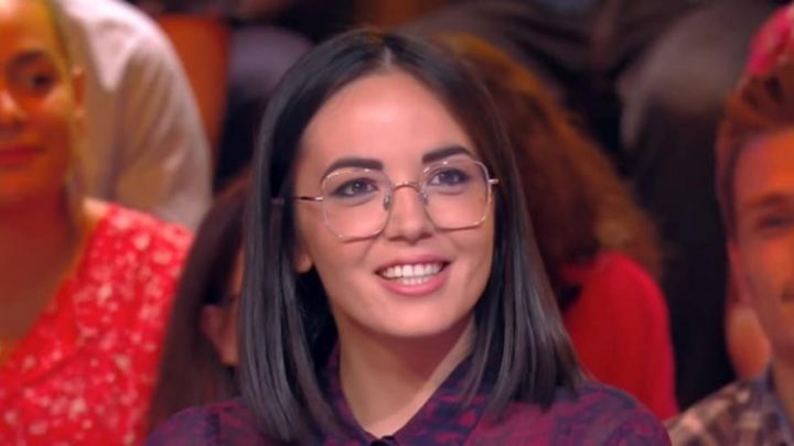 Agathe Auproux Très Sexy En Bas Résilles Elle Teste Ses Fans