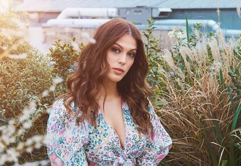 Iris Mittenaere pose sexy en sous vêtements et nous nargue avec son