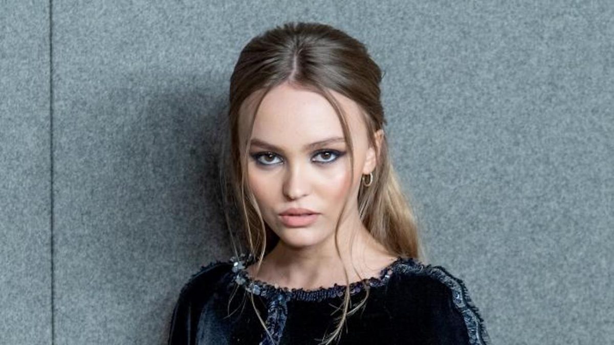 Lily-Rose Depp pas épilée en maillot de bain, la photo fait scandale