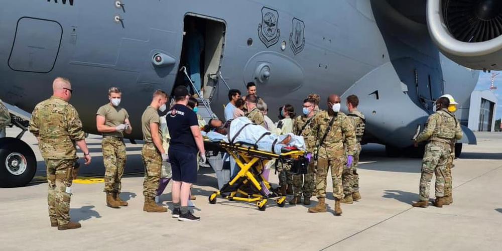 Une Afghane accouche dans un avion de l armée américaine en fuyant Kaboul