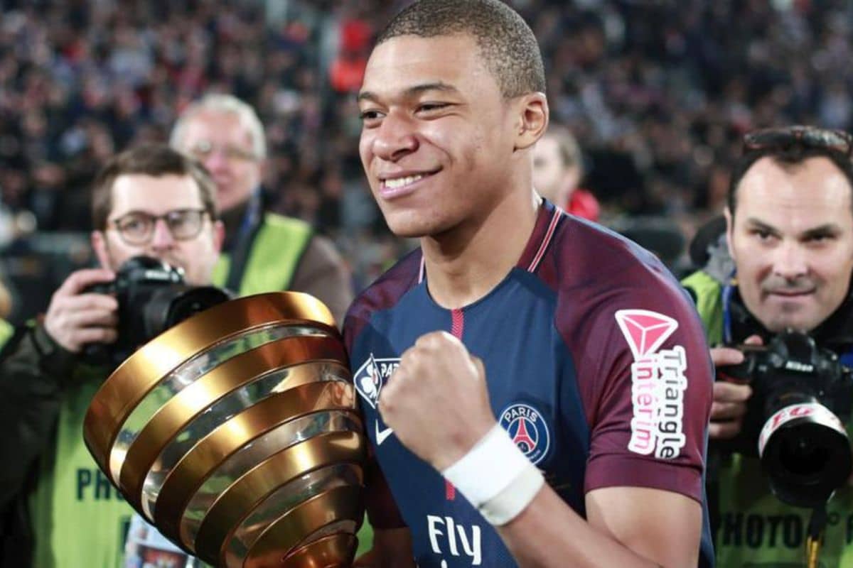 Kylian Mbappé fête ses 25 ans où en est sa vie amoureuse