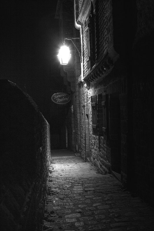 ruelle_des_terasses_poulard_de_nuit