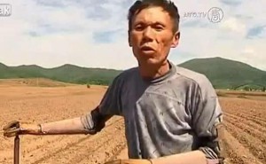 capture-ecran-video-sun-jifa-agriculteur-chinois-qampute-deux-bras-fabrique-lui-meme-protheses-1327439-616x380