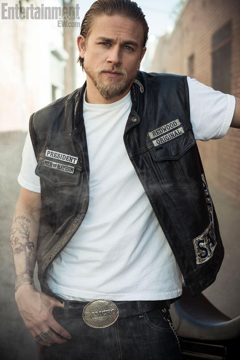 Charlie-Hunnam-Entertainment-Weekly-Photoshoot-sons-of-anarchy-32813999-810-1214