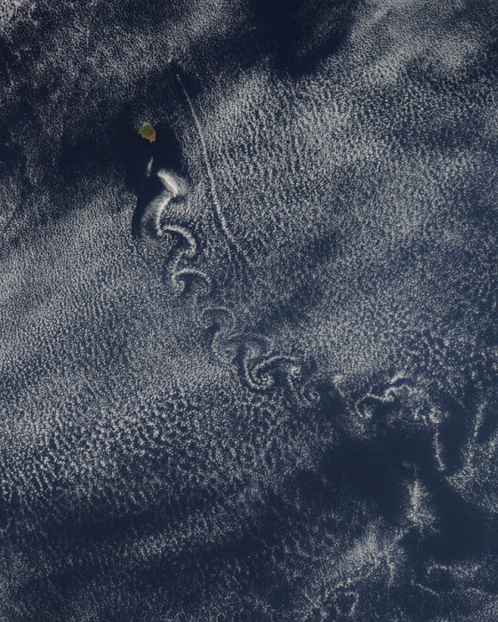 Rouleaux de nuages au-dessus de l’océan Pacifique