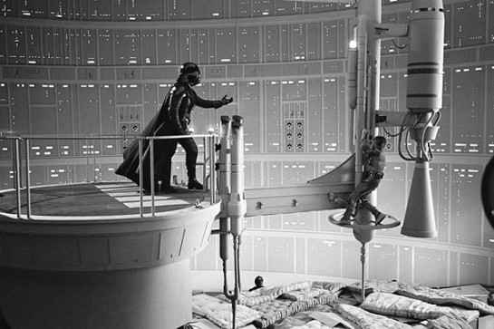 7behind-the-scenes-from-famous-movies-3-545x363