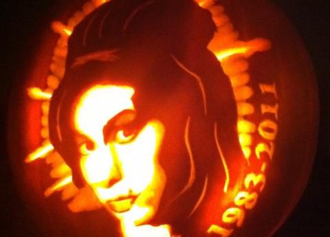 halloween-pumpkin-tribute-to-amy-winehouse-l-ogs8g3