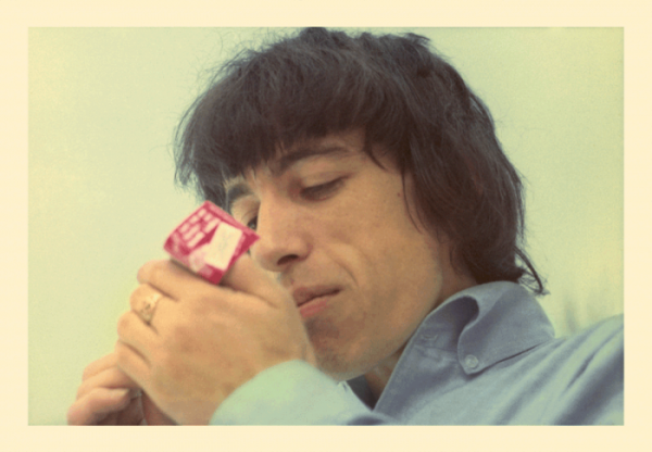 bill-wyman-rolling-stones-lights-up-1965