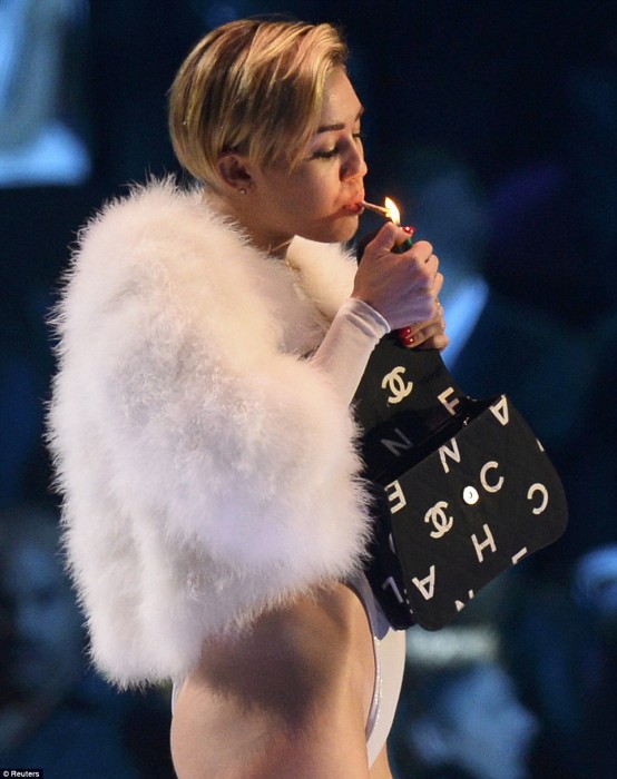 miley-cirus-MTV-EMA-joint-2