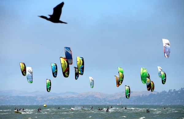 Baie de San Francisco en juin, compétition de kite-board