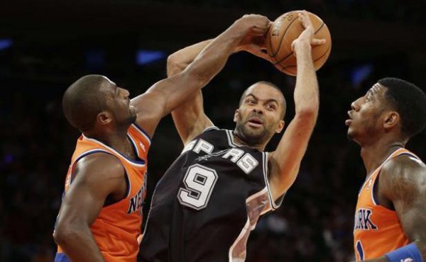 meneur-spurs-tony-parker-au-centre-lors-match-contre-knicks-new-york-10-novembre-2013-1441001-616x380