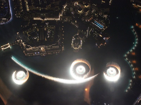 heres-a-shot-of-the-fountain-show-from-way-above