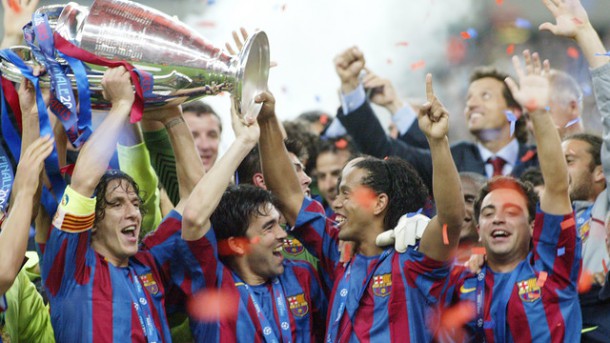 En 2009, le FC Barcelone jouait la finale de la Ligue des Champions trois ans après l'avoir gagnée face à Arsenal. Le club a voulu recréé exactement le même scénario. Le même avion les a amenés, les mêmes deux joueurs ont fait la conférence de presse. Ce soir là, le Barça s'imposait 2-0 face au Manchester United et remportait une nouvelle fois la compétition.