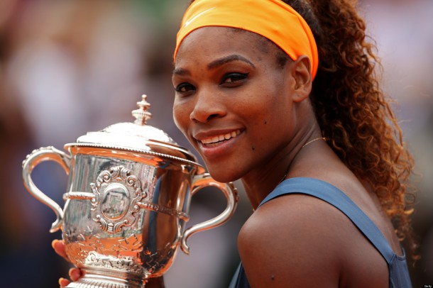 Serena Williams fait rebondir la balle cinq fois pour le premier service et deux fois pour le second. Elle garderait aussi la même paire de chaussette pendant toute la durée d'un tournoi.