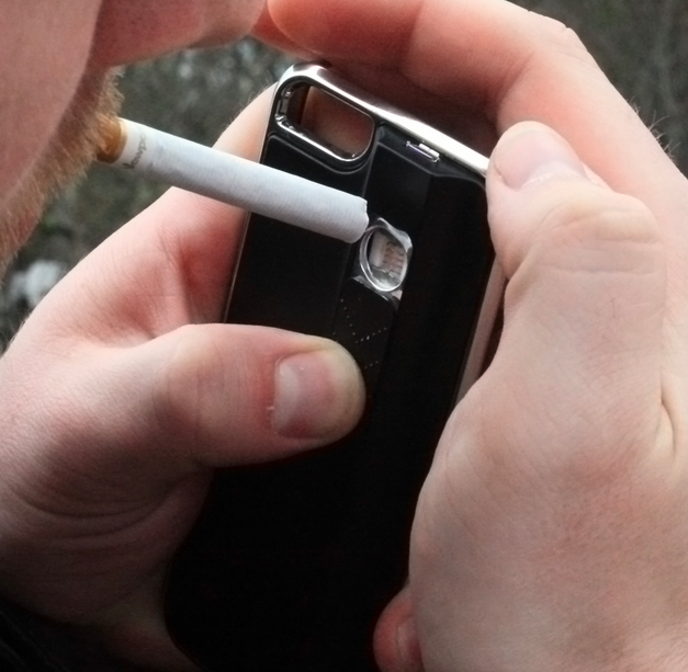 Pour Allumer Votre Cigarette Prenez Votre Iphone