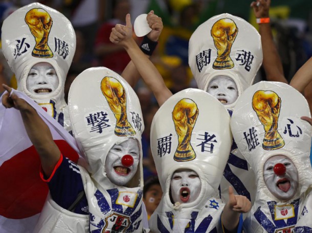 Des supporters japonais lors du match le 19 Juin contre la Grèce.
