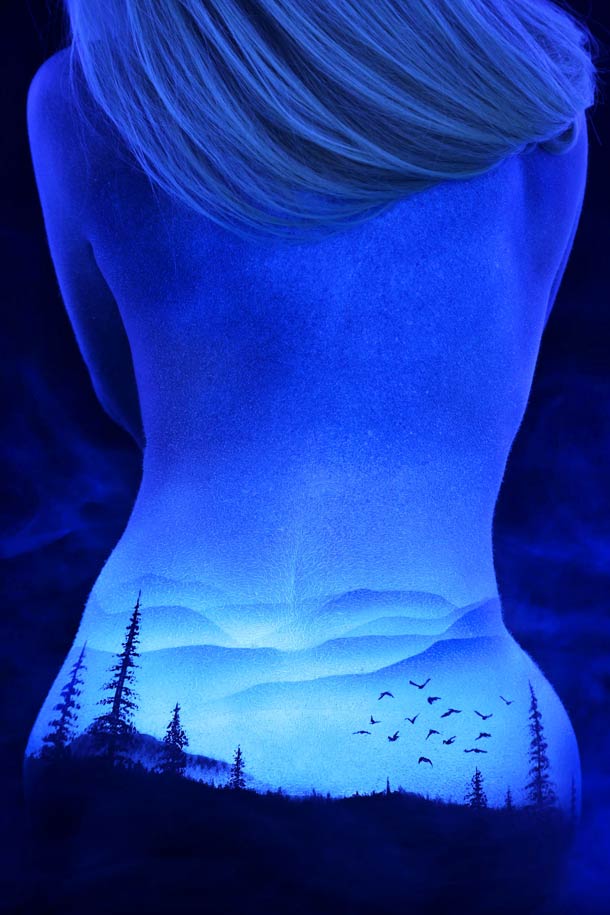 John-Poppleton-body-painting-black-light-13