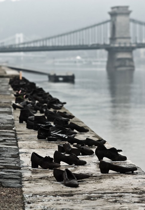 Les chaussures au bord du Danube de Can Togay et Gyula Pauer à Budapest (Hongrie)