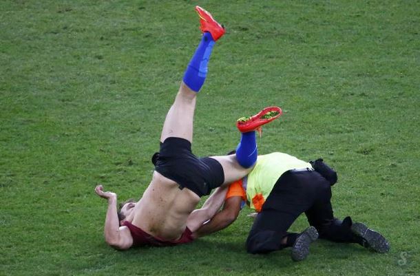 Vitaly-streaker-finale-world-cup-2014-brazil-11