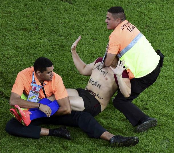 Vitaly-streaker-finale-world-cup-2014-brazil-3