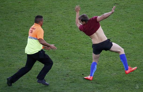 Vitaly-streaker-finale-world-cup-2014-brazil-6