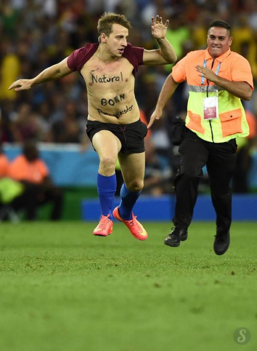 Vitaly-streaker-finale-world-cup-2014-brazil-7