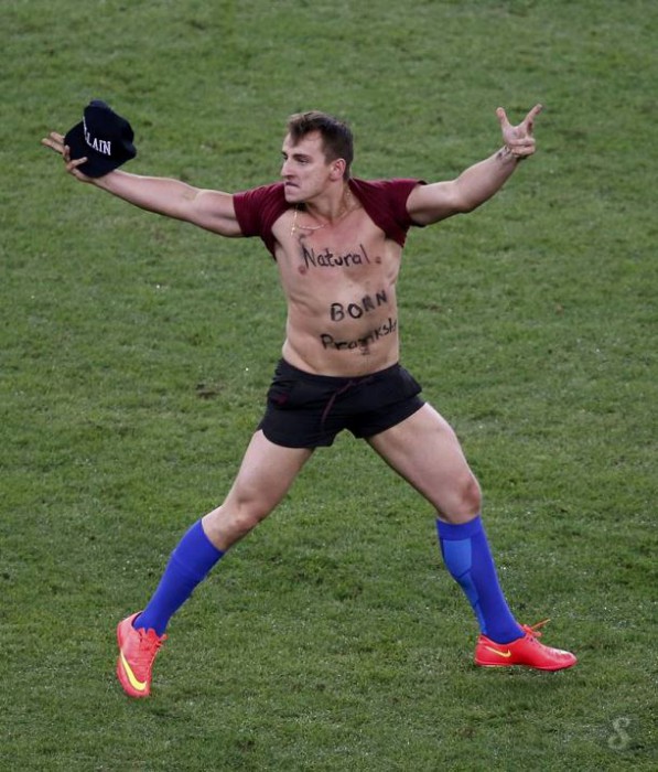Le streaker de la finale de la Coupe du monde n'était autre que Vitaly