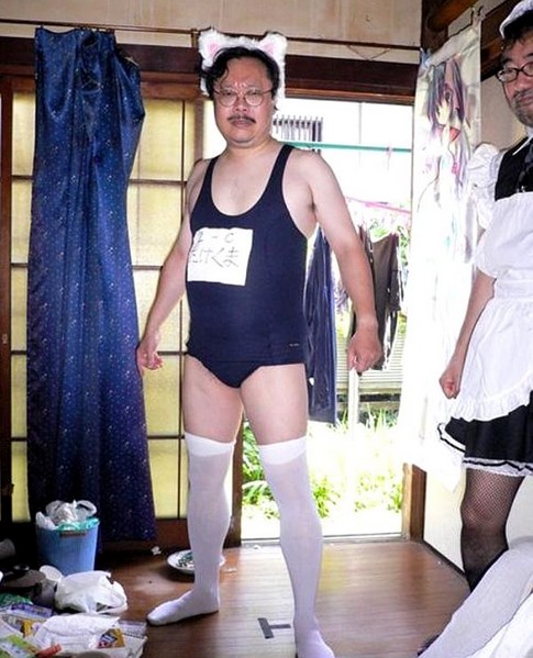 wtf-japan-man-in-stockings3