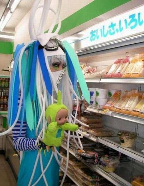 wtf-japan-weird-costume24