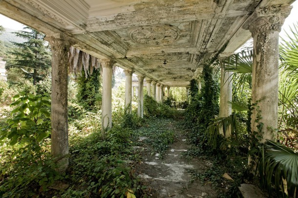 Une gare abandonnée près d' Abkhazia, Georgie