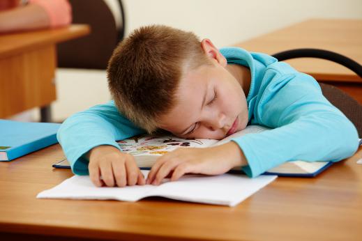 Le manque de sommeil est également un véritable danger pour ces enfants. Cela impacte sur leur rythme de vie et parfois même sur leurs résultats scolaires