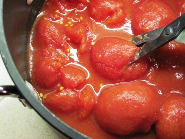 cutting-canned-tomatoes-with-scissors