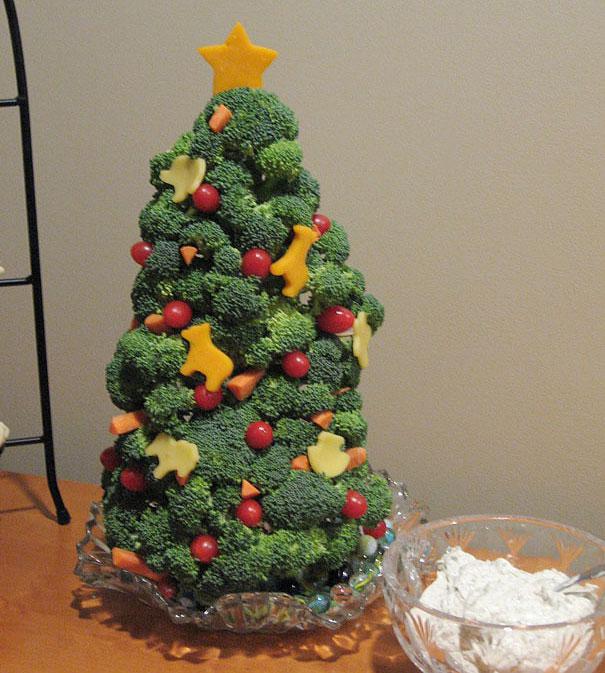 XX-Of-The-Most-Creative-Christmas-Trees-Ever19__605