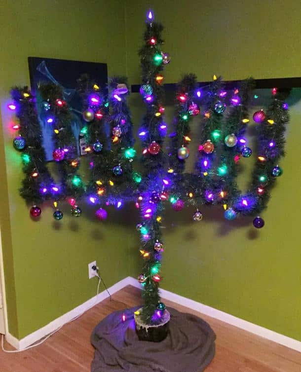 XX-Of-The-Most-Creative-Christmas-Trees-Ever27__700