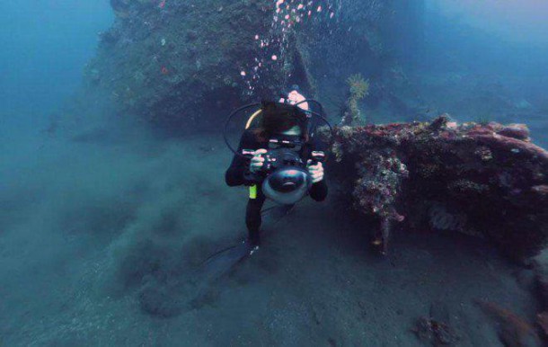 bali-shipwreck-divers-underwater-photoshoot-benjamin-von-wong-8-L