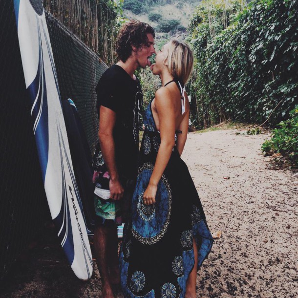 photographer-model-surfer-couple-travels-world-jay-alvarrez-alexis-ren-19