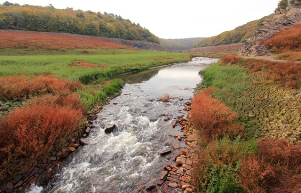 648x415_lac-guerledan-vide-eaux-site-tregnanton-20-octobre-2015