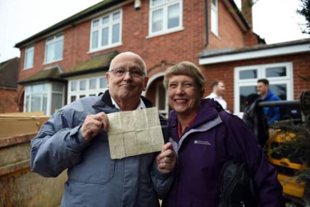 David Haylock (left) and his wife Carol with a 60-year-old note he wrote to Father Christmas that was found stuck in the chimney of the house he grew up by the builders renovating it. PRESS ASSOCIATION Photo. Picture date: Friday December 11, 2015. See PA story SOCIAL Letter. Photo credit should read: Andrew Matthews/PA Wire