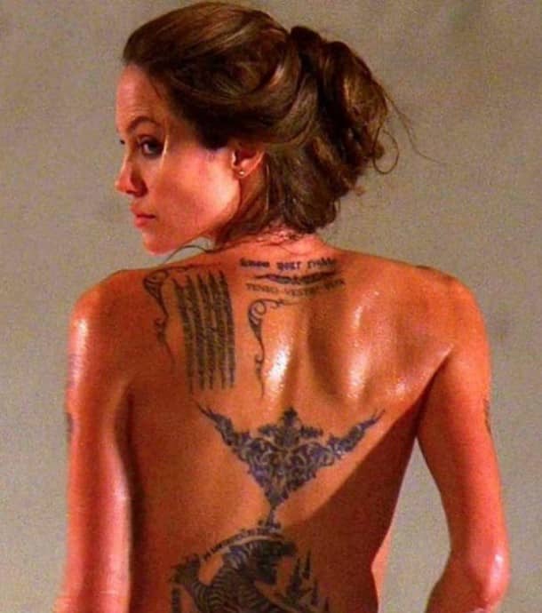 les-tatouages-d-angelina-jolie-lui-prennent-tout-le-dos_141844_w620