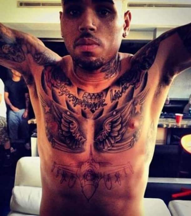 voici-le-tatouage-de-chris-brown-dessine-sur-son-torse_141845_w620