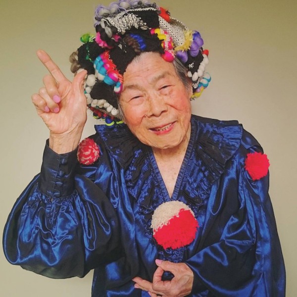 Une Mamie Japonaise De 93 Ans Prend La Pose Pour La Collection De Sa