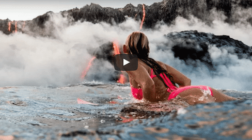 Elle surfe face Ã  un volcan en Ã©ruption Ã  HawaÃ¯ ! (vidÃ©o)