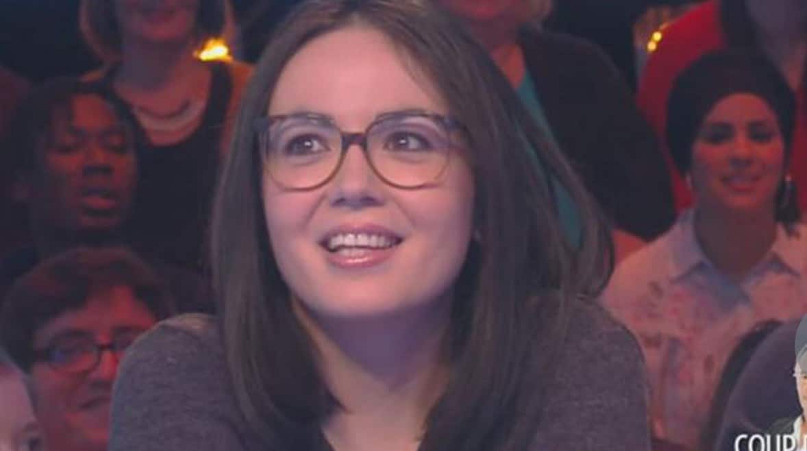 Photos : Agathe Auproux : la chroniqueuse de TPMP dévoile sa poitrine ...