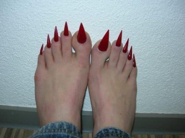 20 photos d'ongles de pieds immondes ! Les pires doigts de pieds du