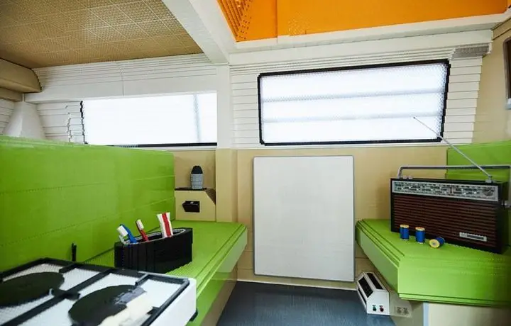 impressionnant-ce-camping-car-entierement-construit-lego-est-dun-realisme-surprenant