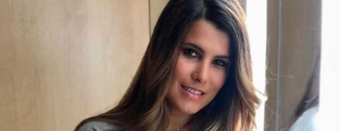 Karine Ferri en dévoile beaucoup